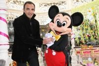 Lancement de La Fête Magique de Mickey avec des célébrités à Disneyland Paris nikos-aliagas-la-fete-magique-de-mickey-2