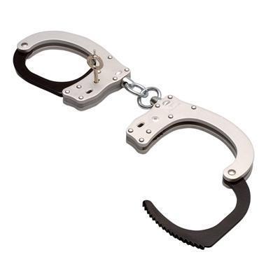 16 députés votent la loi Hadopi