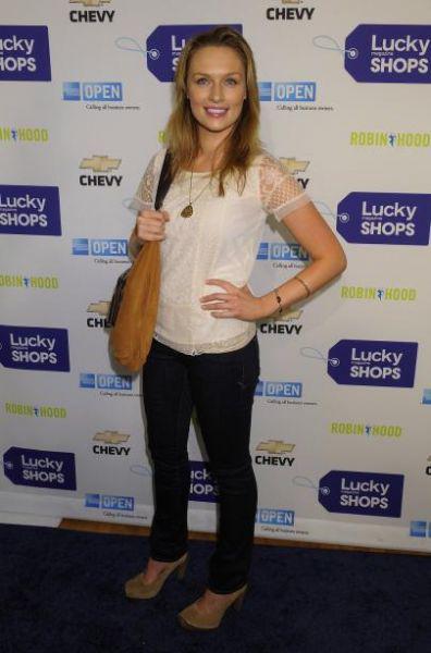 Michaela McManus, une bombe que l’on retrouve dans plusieurs séries