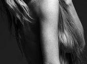 Lindsay Lohan pose topless pour magazine