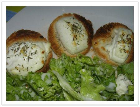 Salade de chèvre chaud