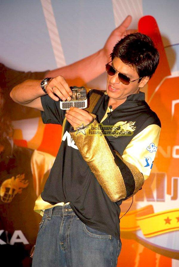 [PHOTOS] Shahrukh and Nokia reveal IPL initiatives