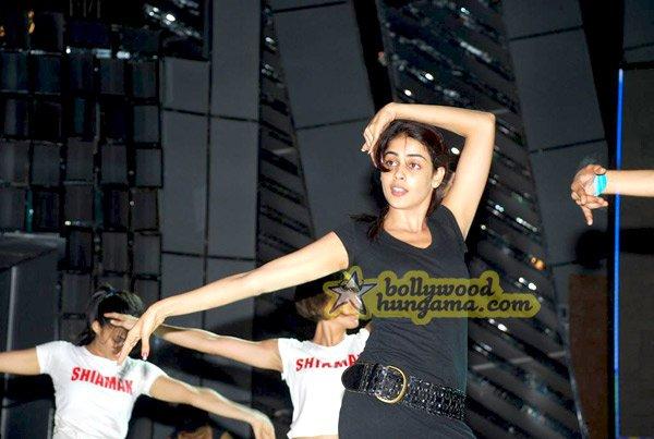 Genelia rehearses for Femina Miss India 2009 performance