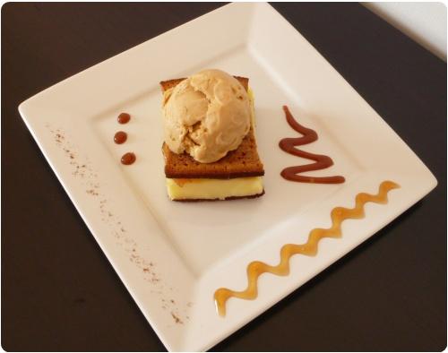 Millefeuilles de pain dépices, pommes caramélisées et glace épicée