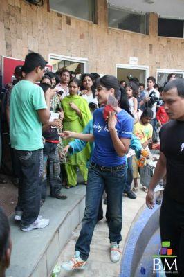 Katrina visite les bidons villes de Dharavi