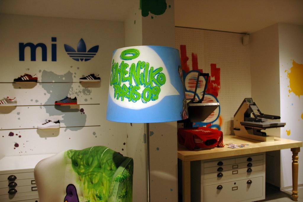 atelier mi adidas, Adidas Store Champs Elysées