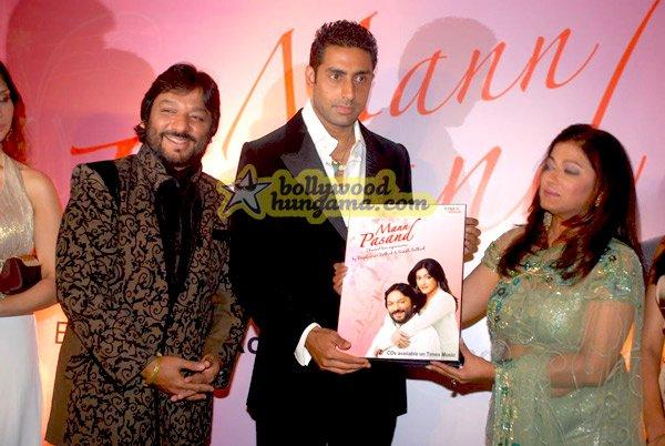 [PHOTOS] Abhishek Bachchan In an award ceremony