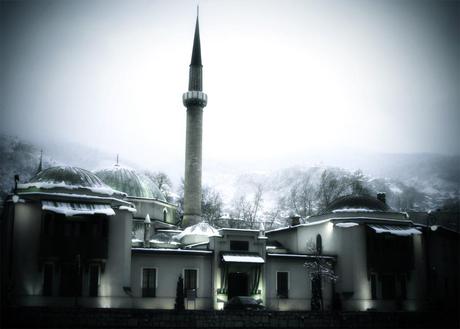 Mosque de sarajevo sous la neige