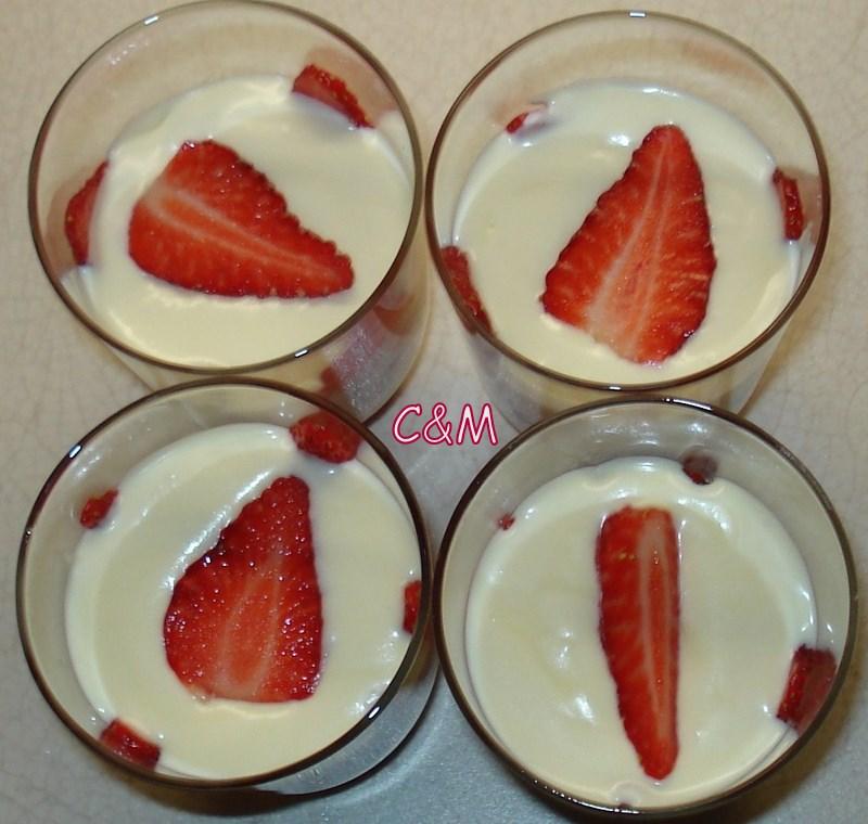 Verrines fraises mousseline chocolat blanc