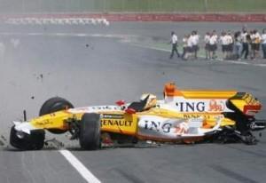 renault-f1-crash-dubai
