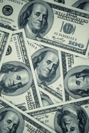 Une femme trouve un chèque de 357 959 dollars Dollars