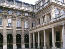 Albanel signe une convention pour le prochain Forum d'Avignon