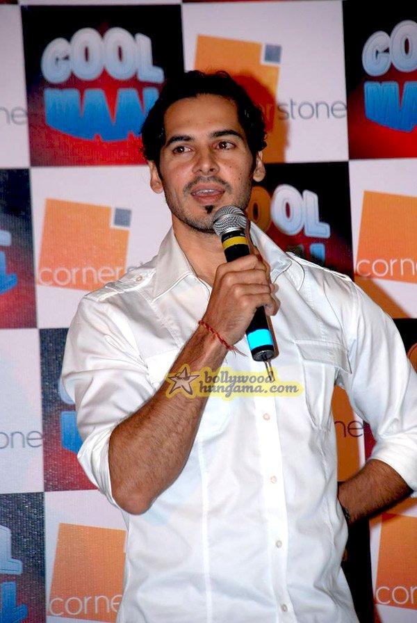 Yuvraj Singh présente ses produits