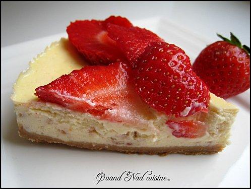 Cheesecake aux fraises et pépites de chocolat blanc aux fraises