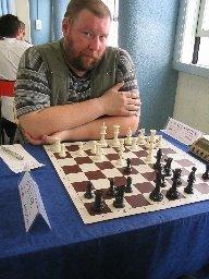 Le grand maître d'échecs Aleksandr Karpachev