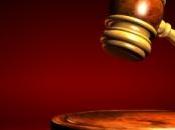 Perry Mason, faux avocat, arrêté