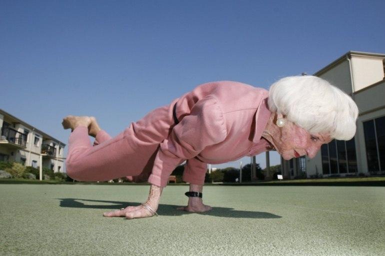 Une yogi de 83 ans