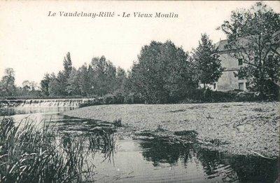 ..LE VAUDELNAY.