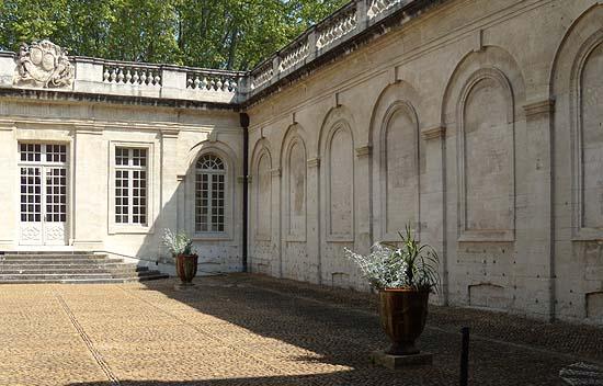 Cènt an après la court dóu museon Calvet / Cent ans après la cour du musée Calvet / A century after the courtyard of Calvet museum
