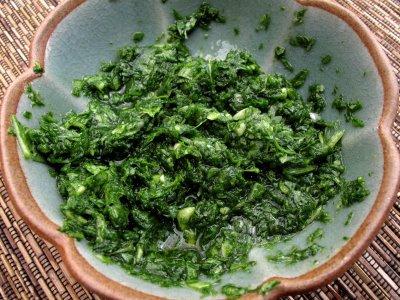 Pesto de fanes de radis