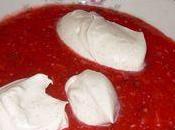 Soupe fraises pesto