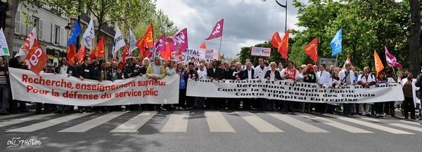 Manfestation des Blouses blanches et des Enseignants-chercheurs