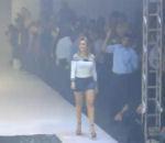 candidate Brother Brésil gamelle lors d'un défilé