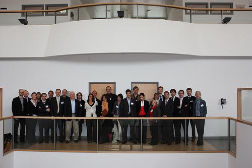Une belle photo de groupe des responsables des entreprises partenaires, des responsables pédagogiques et des sponsors du CPI