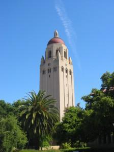 La Hoover Tower du luxuriant campus de Stanford University