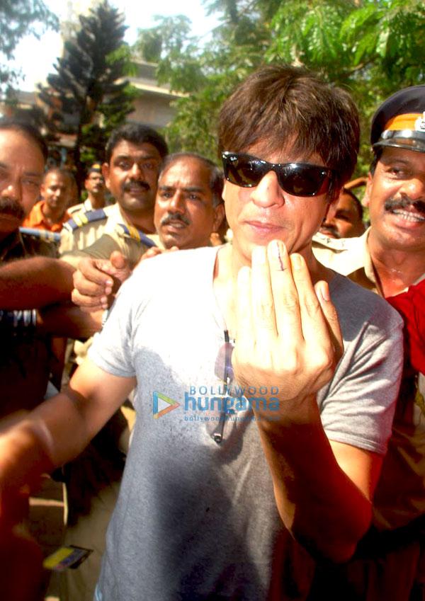 [PHOTOS] Govinda fait un bras d'honneur