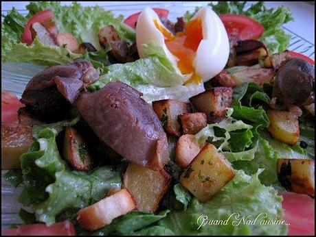 Salade gourmande aux gésiers confits et aux pommes sarladaises