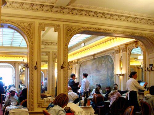 Angelina: le légendaire salon de thé parisien reste un must