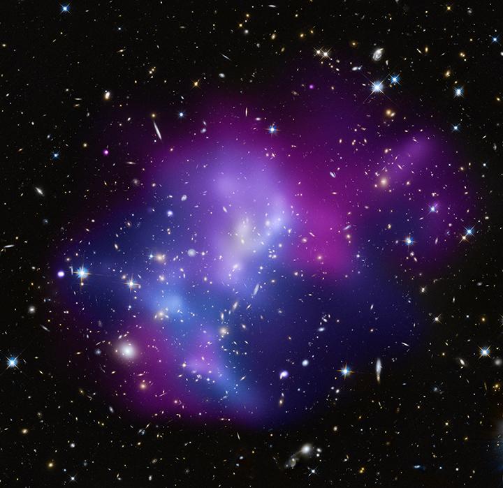 Extraordinaire collision de cinq amas de galaxies