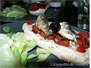 Tartine aux sardines au chèvre et légumes