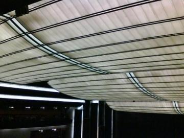 Le plafond lumineux de l'Opéra Bastille.