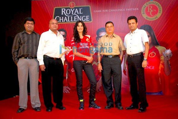 Katrina Kaif et les gagnants de the Royal Challengers contest