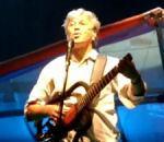 Caetano Veloso fait pomme scène