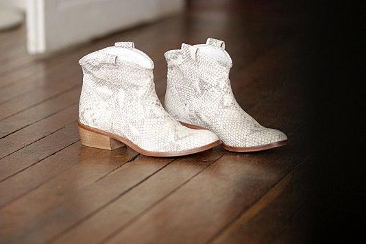 The Magic Story Boots... //