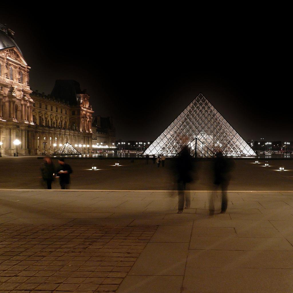 Pyramide du Louvre (021)
