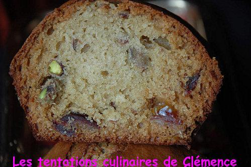 Cake mielé aux dattes et pistaches