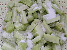 Petits pots à la compotée de rhubarbe et au fromage blanc.