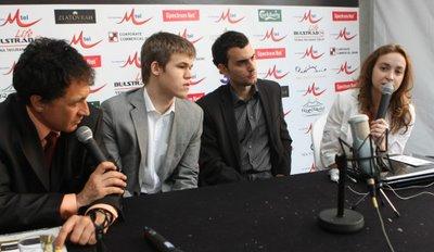 La conférence de presse avec Carlsen et Dominguez © site officiel 