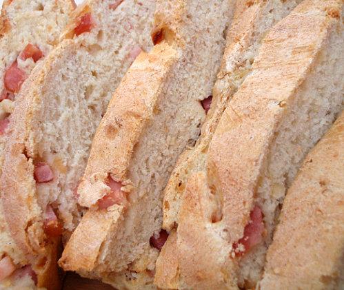 Pain aux lardons et noisettes