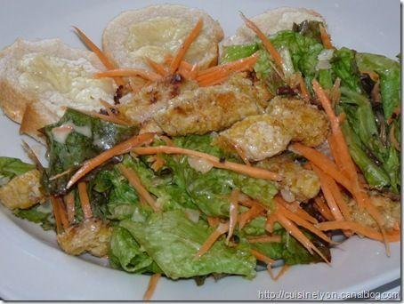 Salade au poulet croustillant