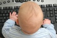 A 3 ans, elle achète une excavatrice à 9000 euros en ligne enfant internet (illustration)