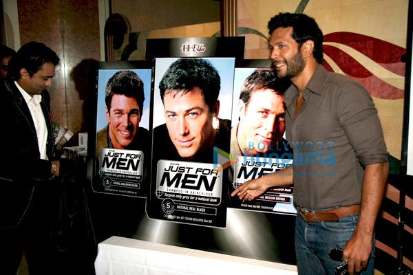[PHOTOS] Milind Soman at 'Just For Men' product launch