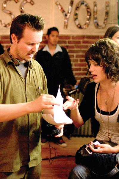 Le réalisateur J.J. Abrams et Lizzy Caplan sur le tournage. Paramount Pictures France