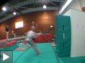 Video: Soulever des haltères en equilibre sur un ballon + Les acrobaties du gymnaste Damien walters (2009)