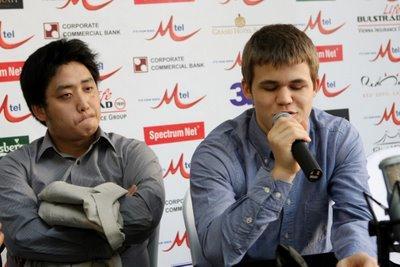 Les grands-maîtres Wang Yue et Magnus Carlsen, lors du dernier Mtel 