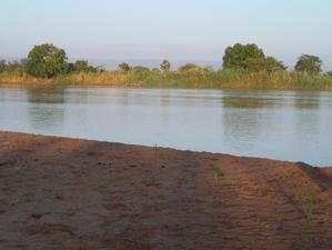 MADAGASCAR 2: descente de la Tsirinbihina en pirogue